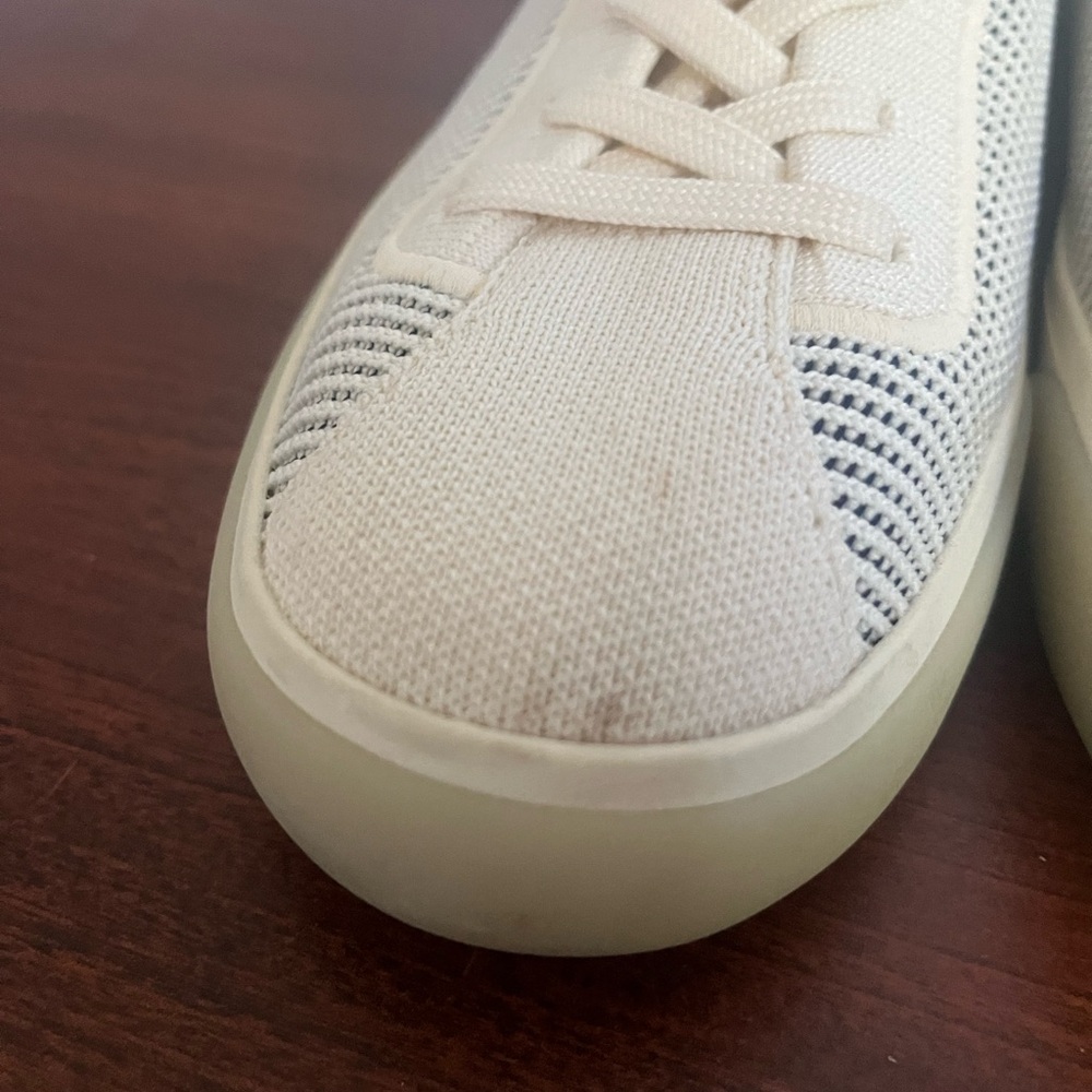 Rothy's Men's Beige and Navy Sneakers - Picture 4 of 7